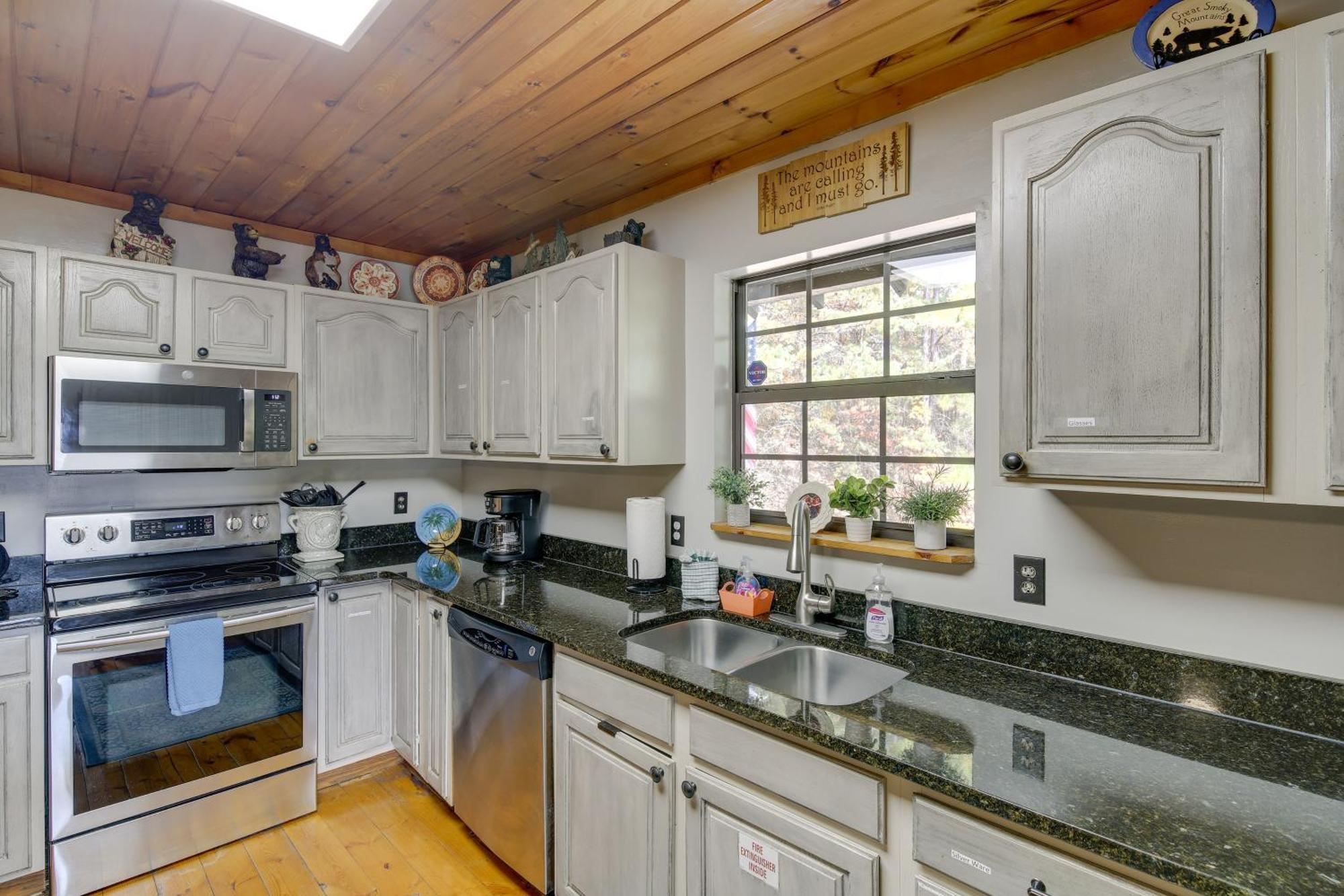 Above And Beyond Pigeon Forge Cabin With Prime Views! Eksteriør bilde