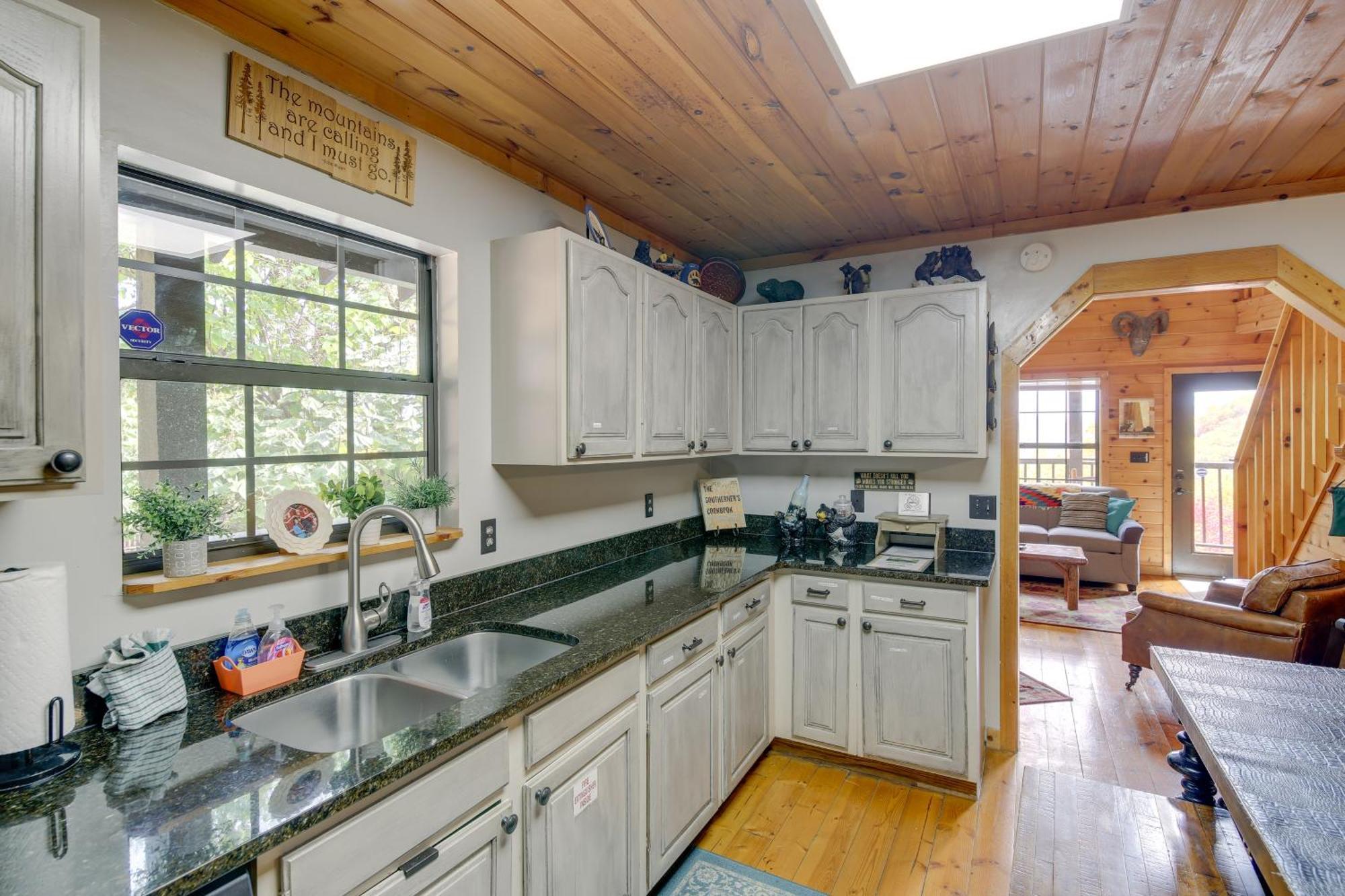Above And Beyond Pigeon Forge Cabin With Prime Views! Eksteriør bilde